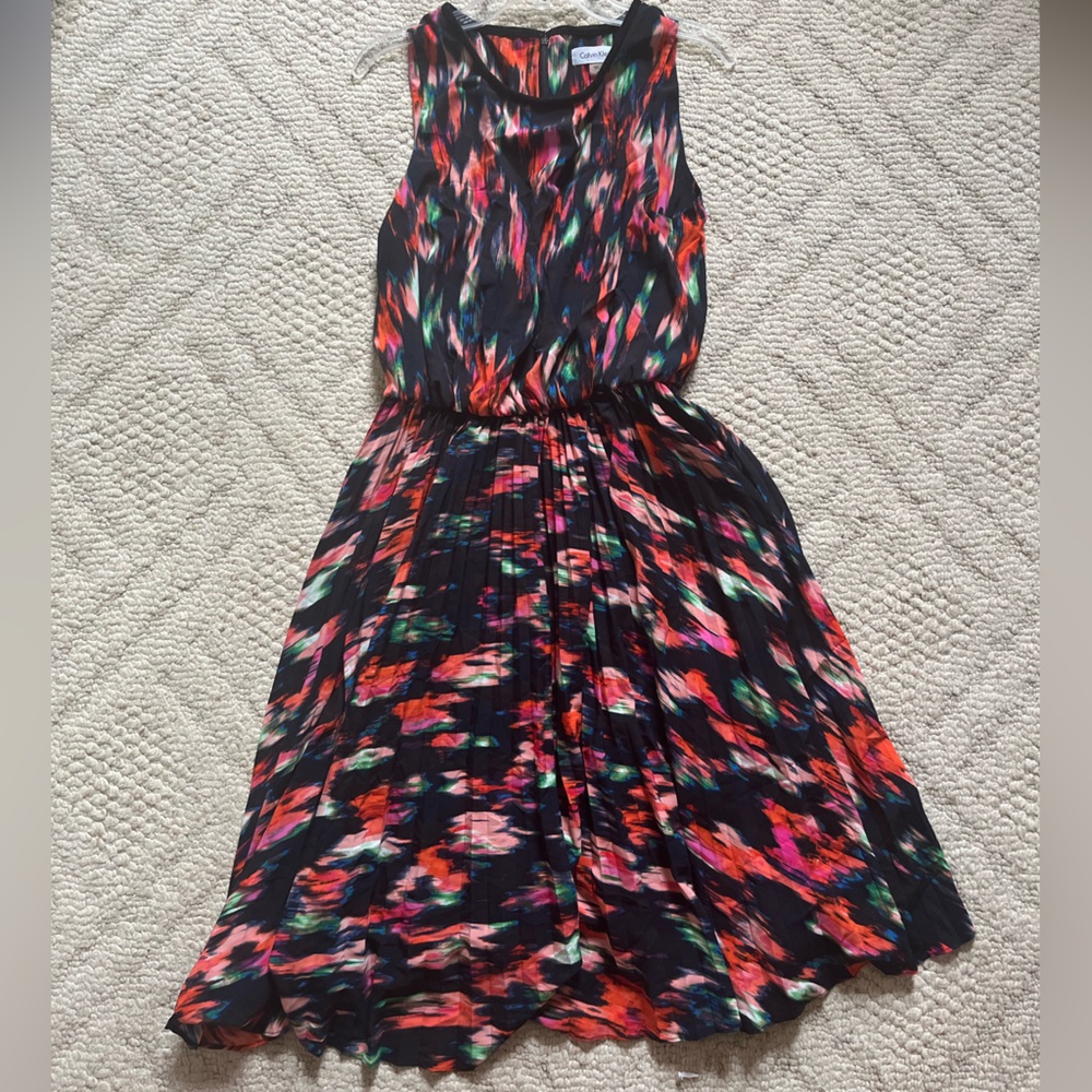 Calvin Klein Bright Watercolor Pleated Dress. Size: Women’s 4